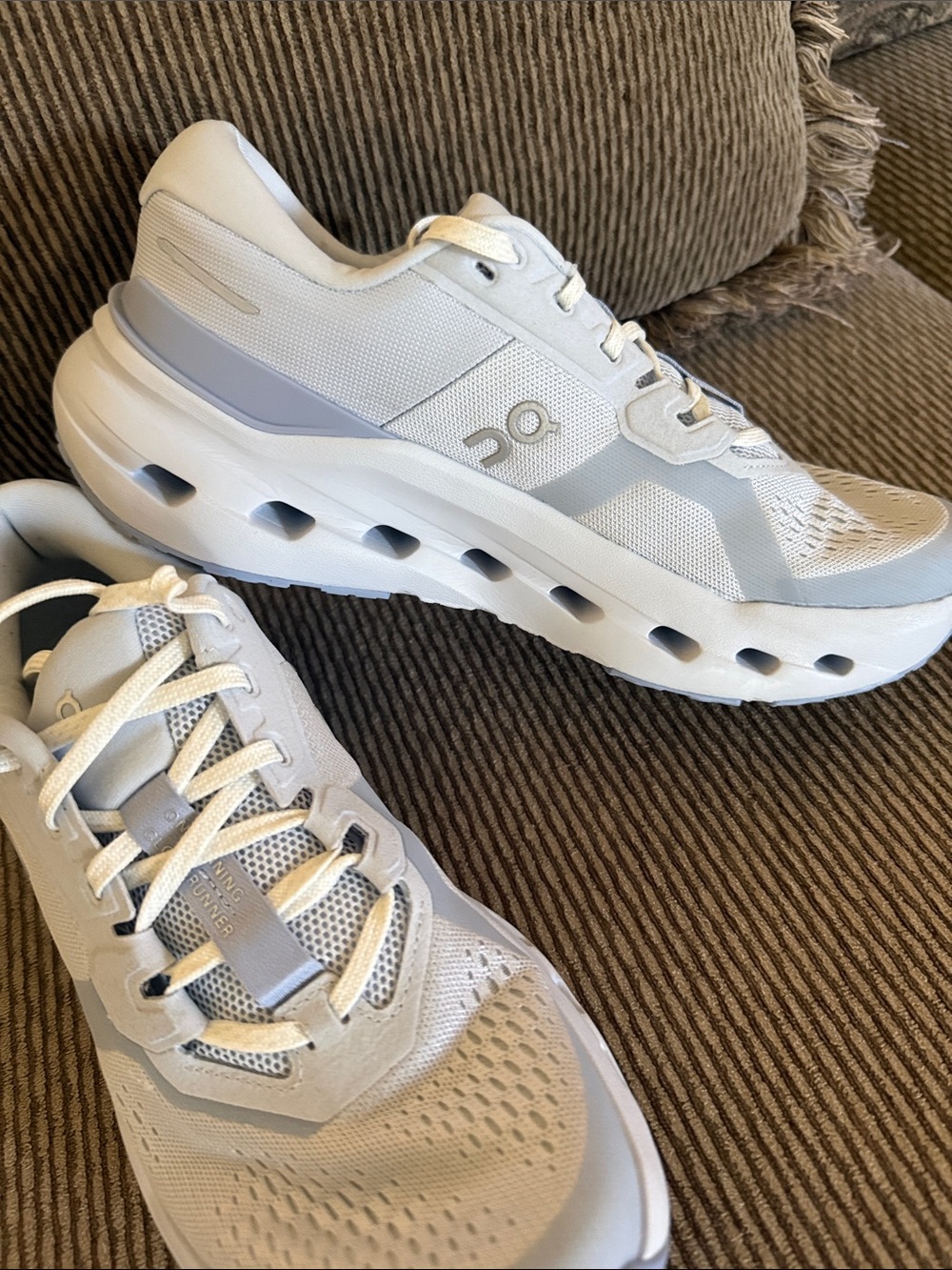 Ladies On Cloudrunner -3.  Sz 7.5 LNC - Picture 4 of 8